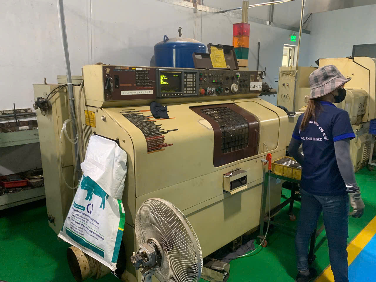 CNC lathe machine 4